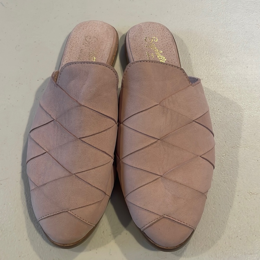 Seychelles flats brand new without box